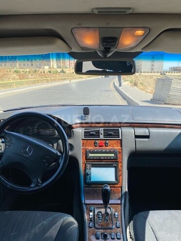 Mercedes E 320-6