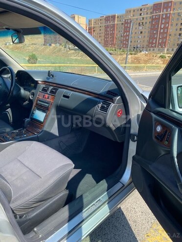 Mercedes E 320-8