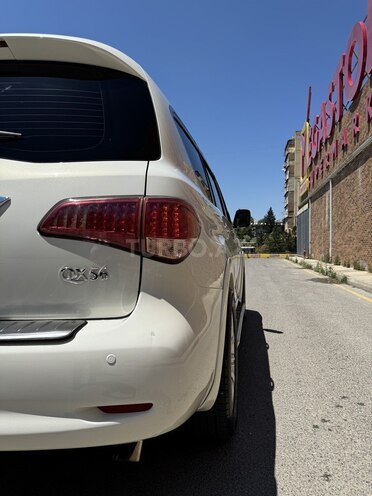 Infiniti QX56-12