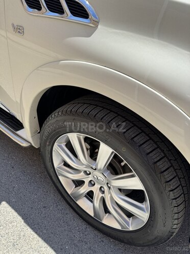 Infiniti QX56-11