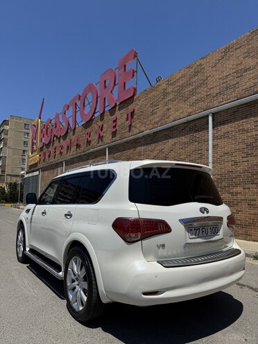 Infiniti QX56-3