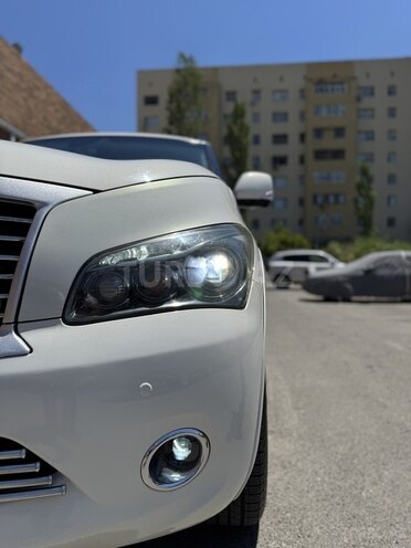 Infiniti QX56-6