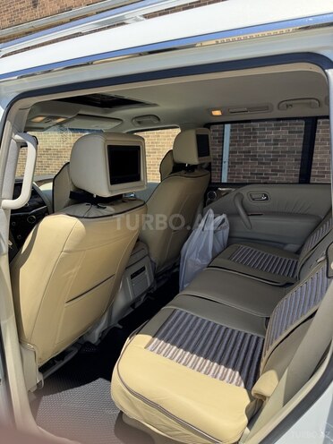 Infiniti QX56-10