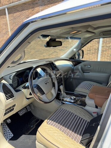 Infiniti QX56-7