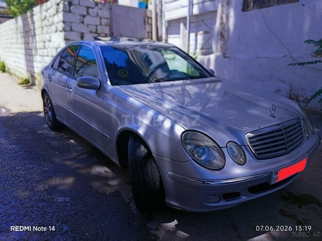 Mercedes E 270-3