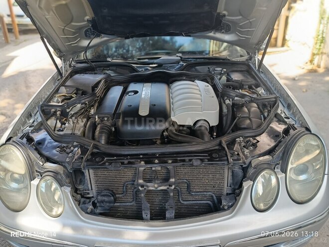 Mercedes E 270-10