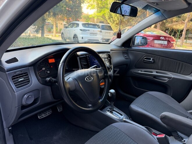 Kia Rio-17