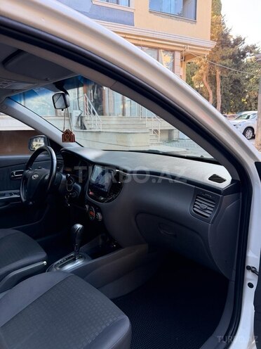Kia Rio-16
