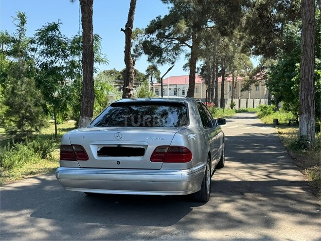 Mercedes E 220-5