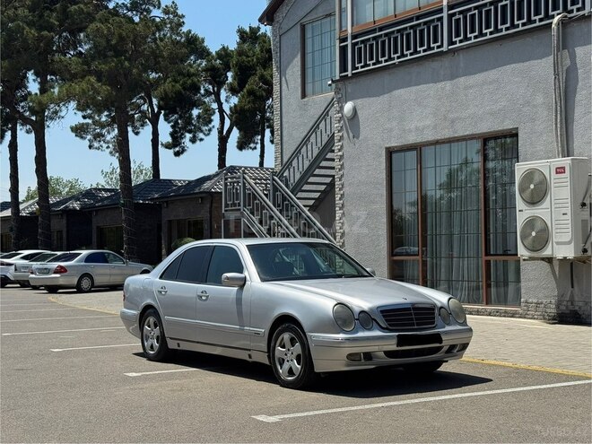 Mercedes E 220-2