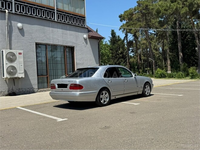 Mercedes E 220-4