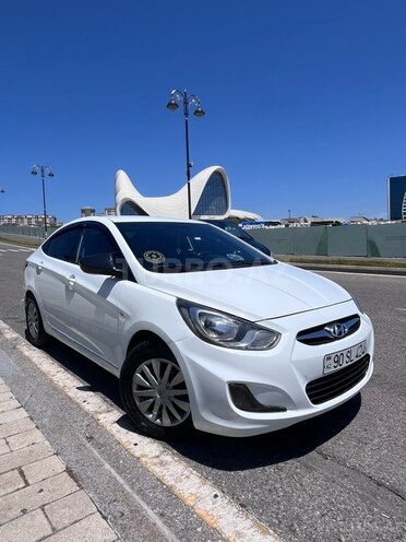 Hyundai Accent-2