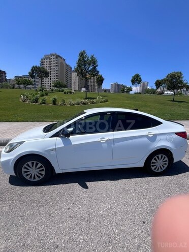 Hyundai Accent-3