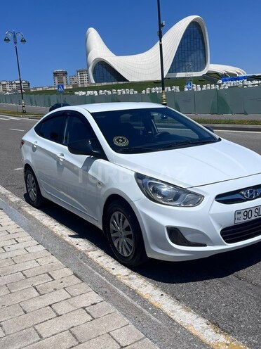 Hyundai Accent-5