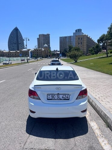 Hyundai Accent-4