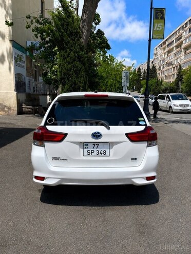 Toyota Corolla Fielder-2