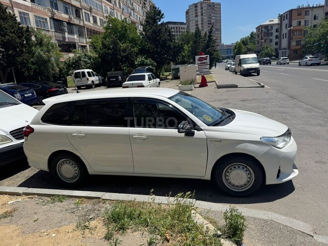 Toyota Corolla Fielder-5