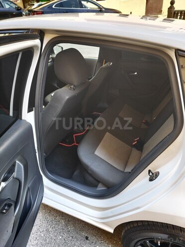 Volkswagen Golf-11
