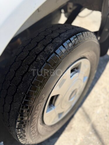Ford Transit-10
