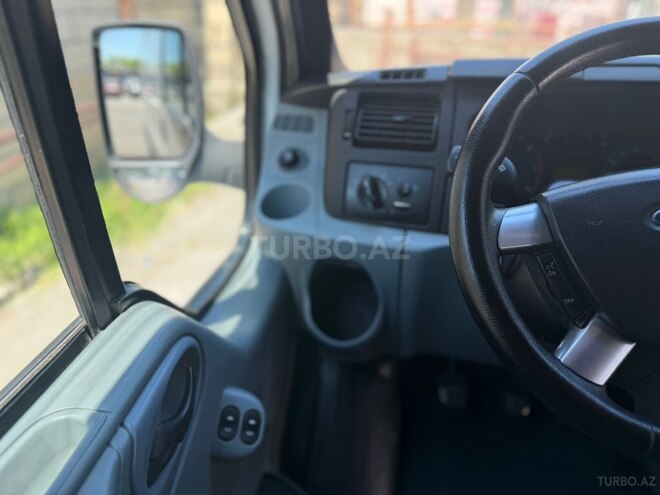 Ford Transit-8