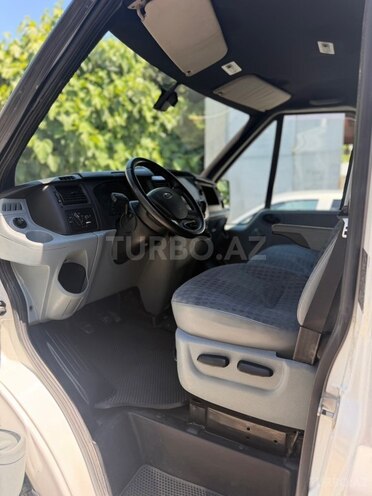 Ford Transit-11