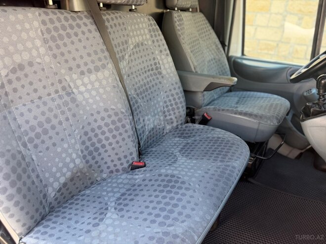 Ford Transit-6