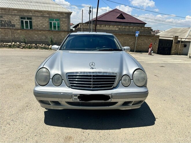 Mercedes E 220-1