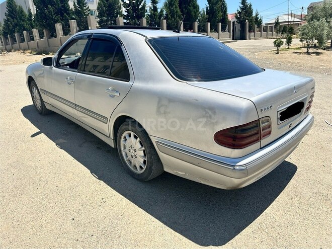 Mercedes E 220-5