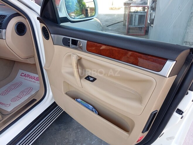 Volkswagen Touareg-18