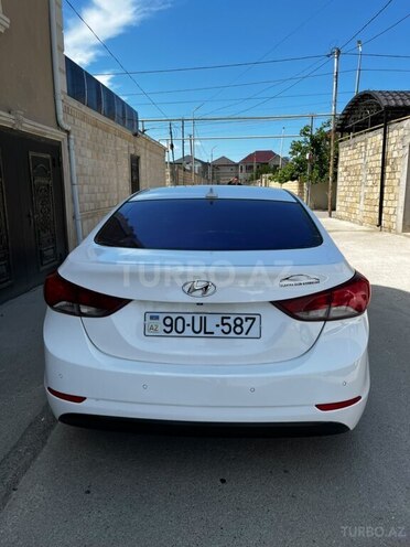 Hyundai Elantra-4