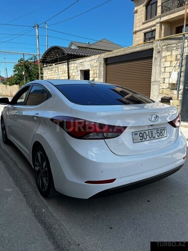 Hyundai Elantra-6