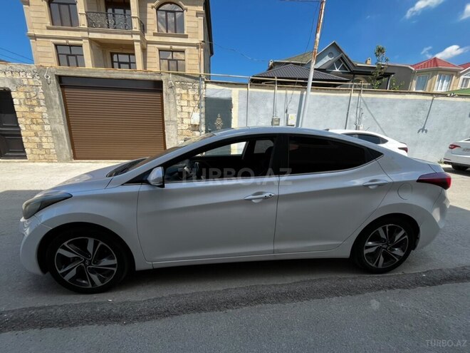 Hyundai Elantra-8