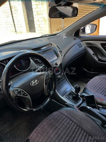 Hyundai Elantra-10