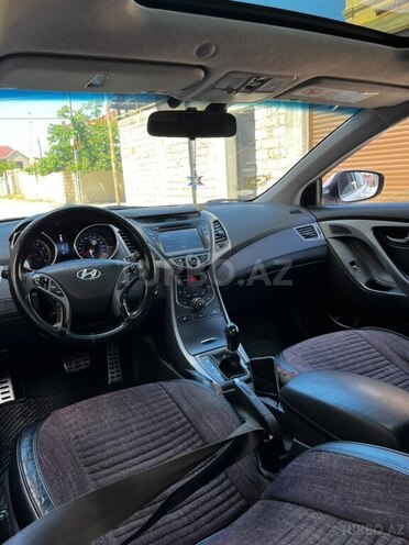 Hyundai Elantra-9