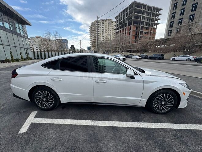Hyundai Sonata-4