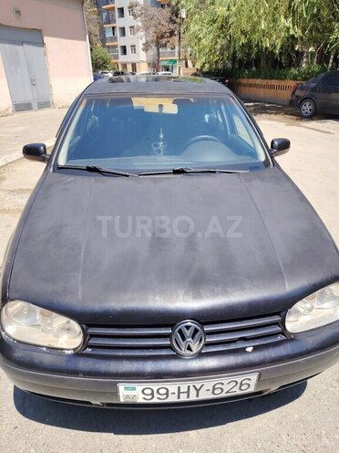 Volkswagen Golf-1
