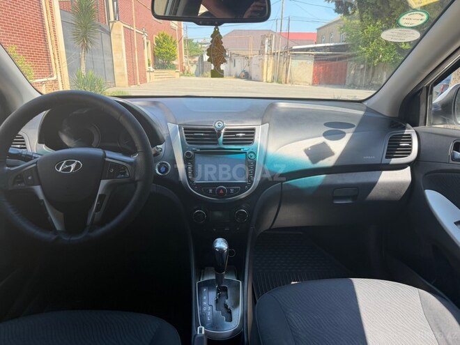 Hyundai Accent-9