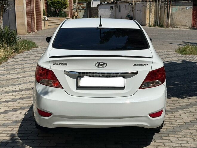 Hyundai Accent-4