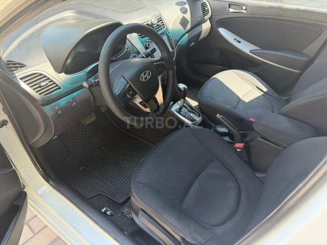 Hyundai Accent-10