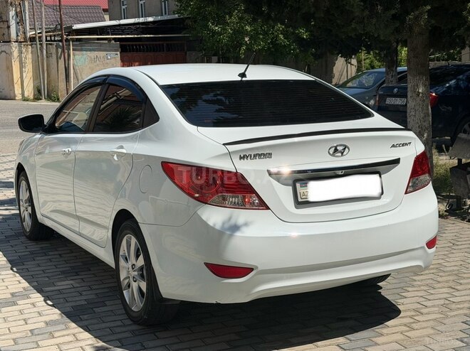 Hyundai Accent-2