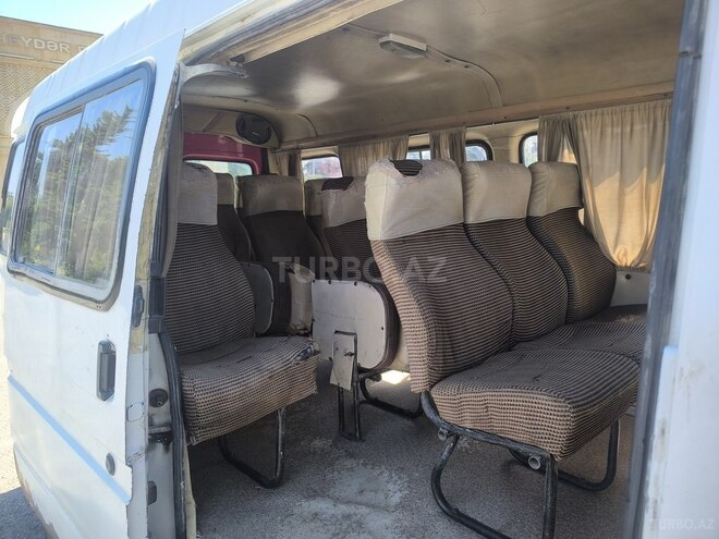 Ford Transit-8