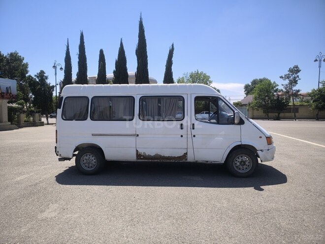 Ford Transit-5