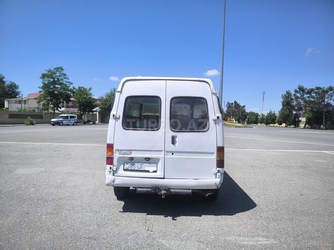 Ford Transit-6