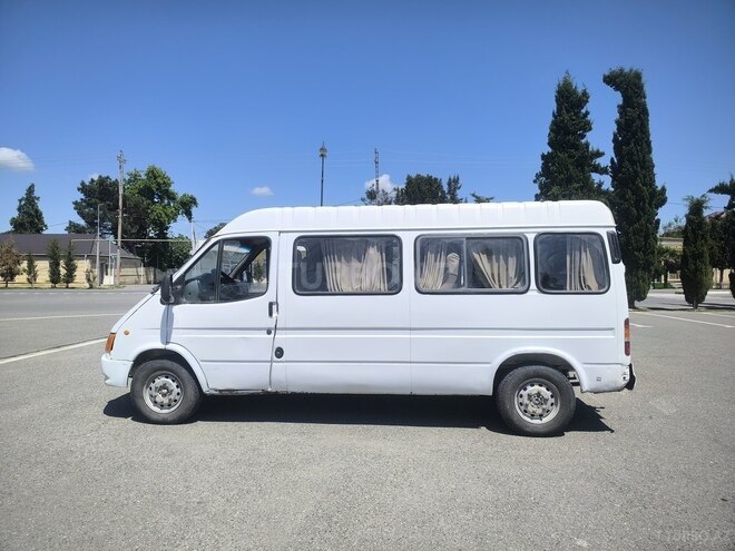 Ford Transit-4