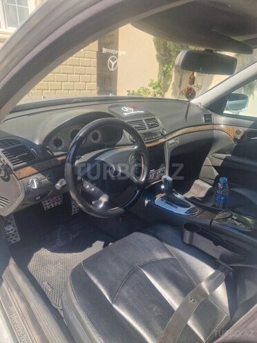 Mercedes E 270-7