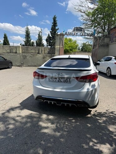 Hyundai Elantra-3