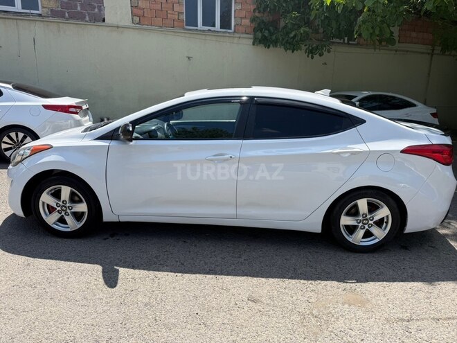 Hyundai Elantra-5