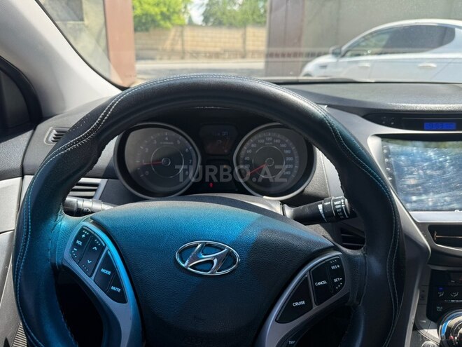 Hyundai Elantra-8