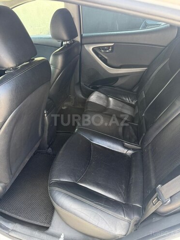 Hyundai Elantra-6