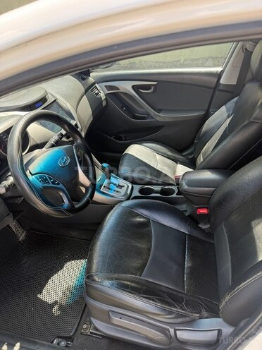 Hyundai Elantra-7